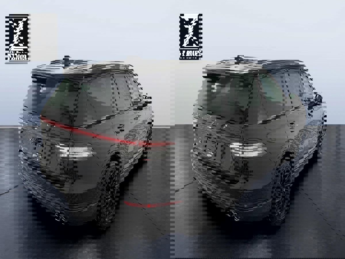 Used 2025 Lincoln Aviator Reserve w/ Jet Appearance Package image 6