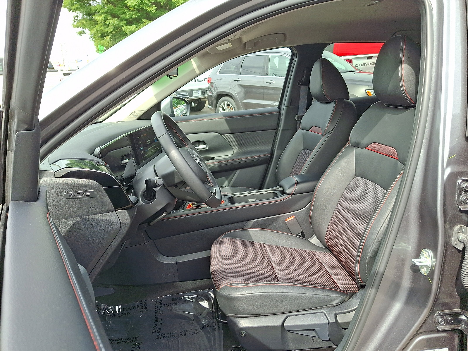 Used 2025 Nissan Kicks SR AWD/4WD image 13