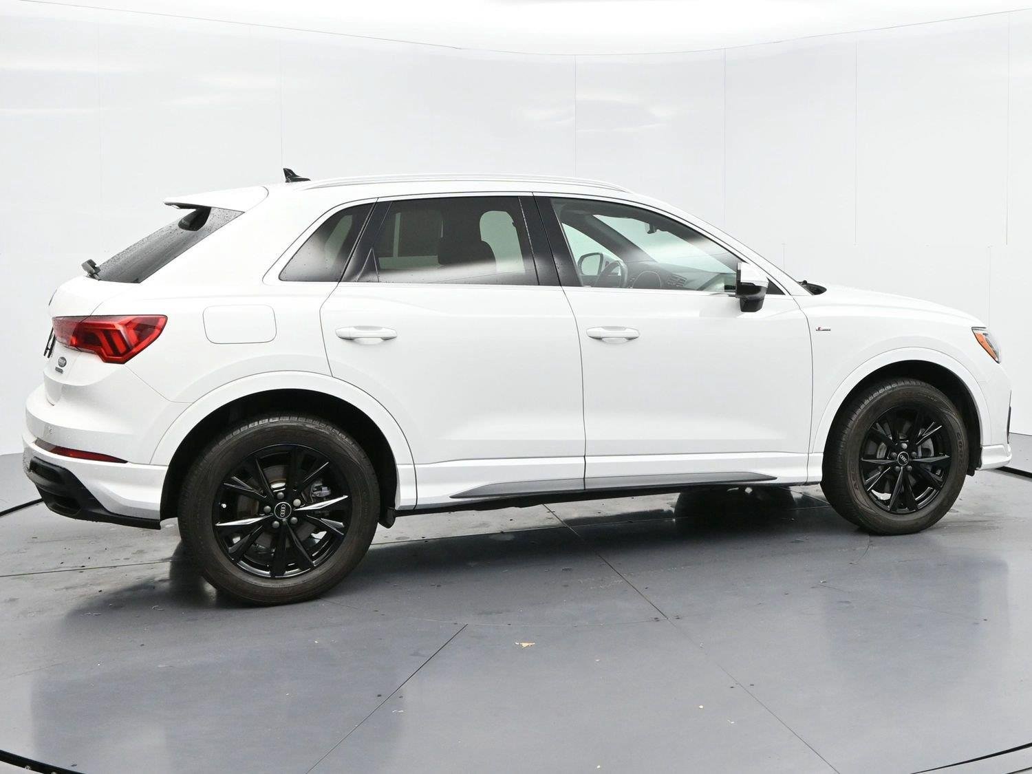 Used 2021 Audi Q3 2.0T Premium w/ Convenience Package AWD/4WD image 8