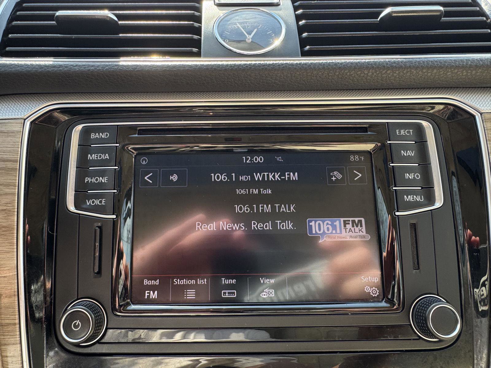 Used 2019 Volkswagen Jetta SE w/ Cold Weather Package image 24