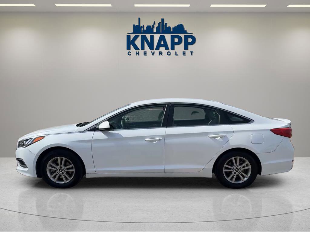 Used 2017 Hyundai Sonata SE image 2