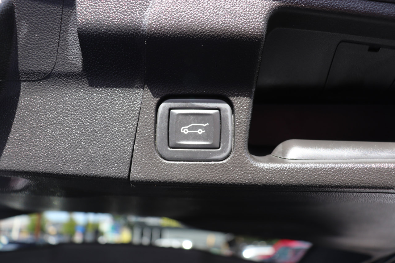 Used 2023 GMC Acadia SLT image 55