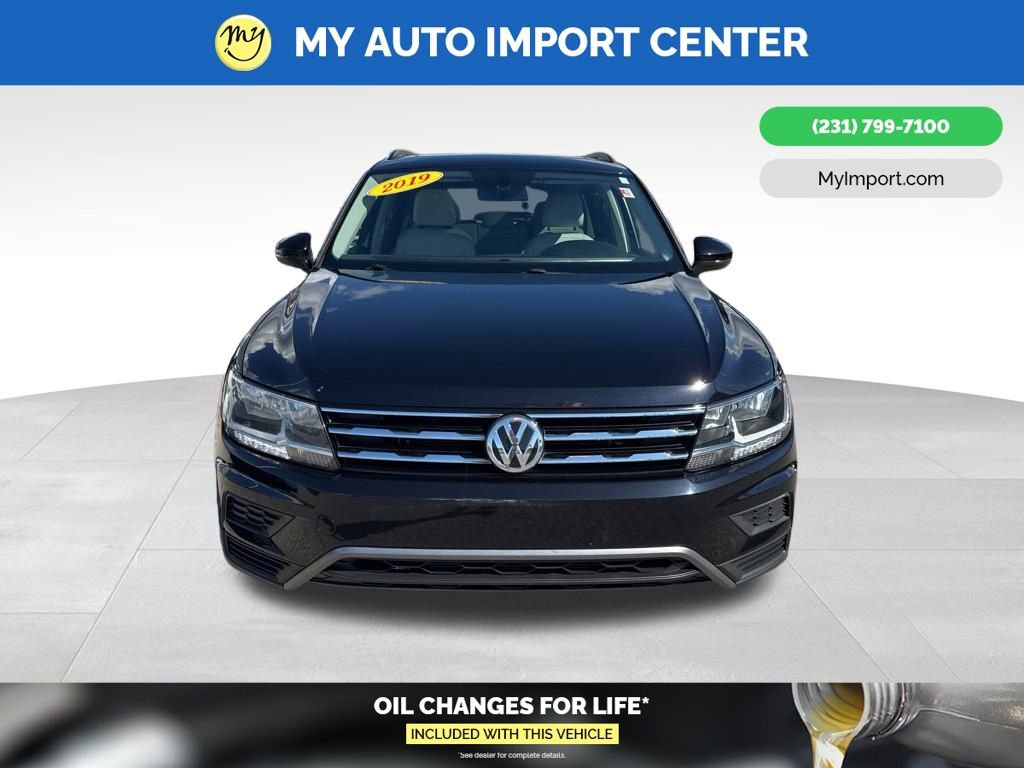 Used 2019 Volkswagen Tiguan SE w/ Panoramic Sunroof Package image 3