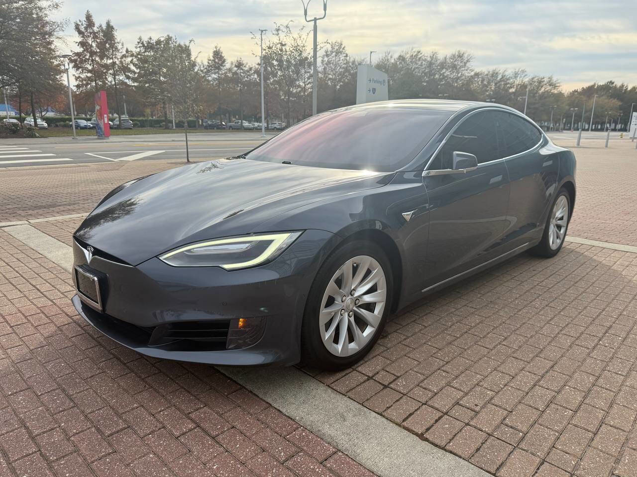 Used 2016 Tesla Model S 75 image 3