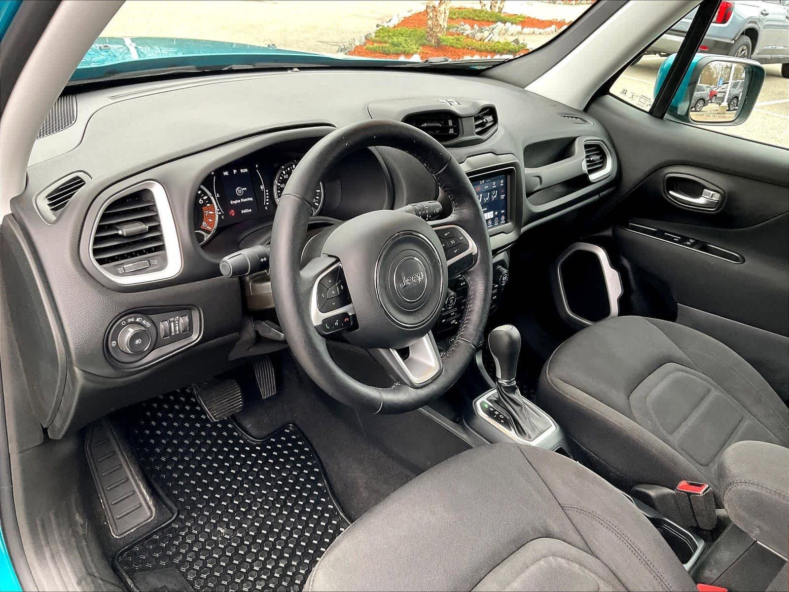 Used 2020 Jeep Renegade Latitude w/ Cold Weather Group AWD/4WD image 8