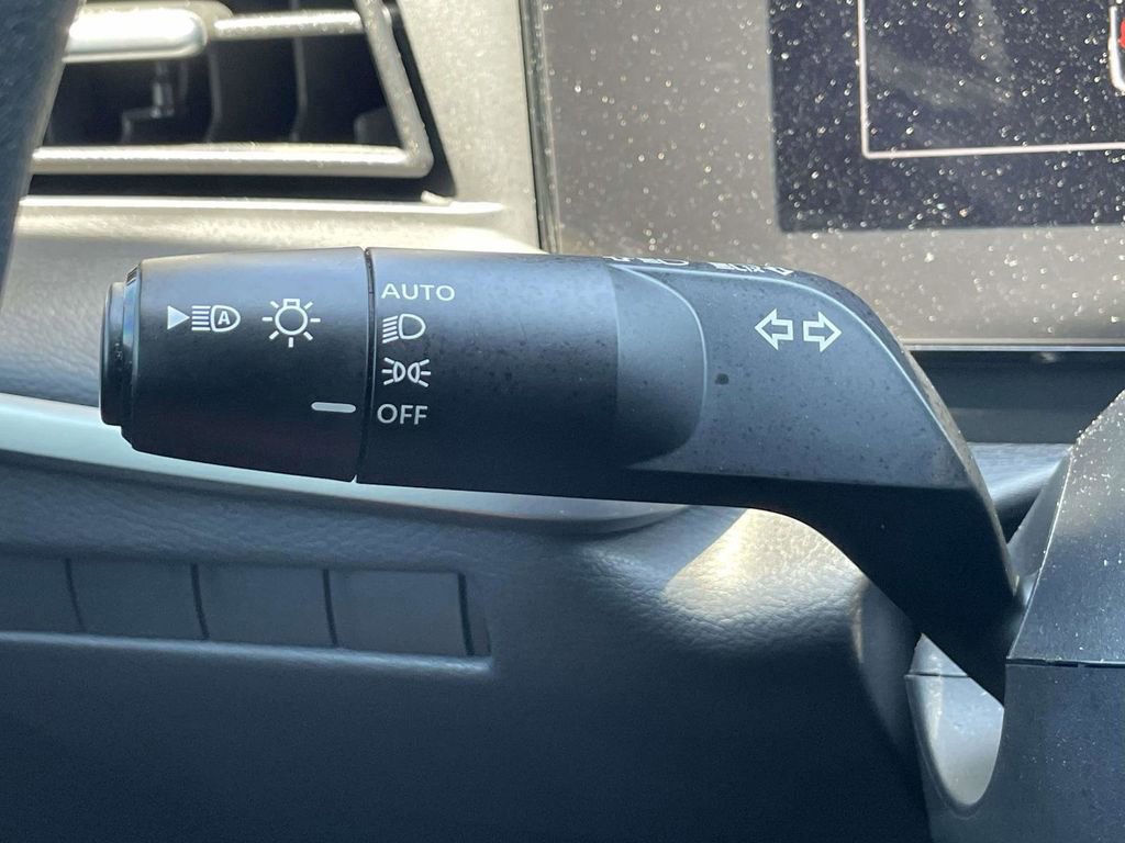 Used 2025 Nissan Kicks S AWD/4WD image 29