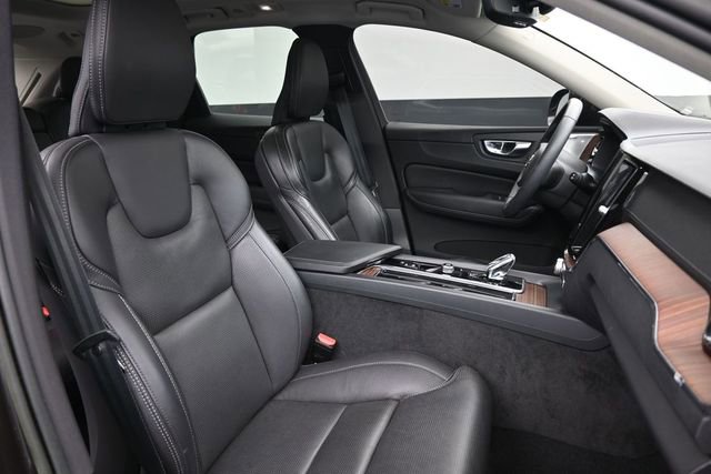 Used 2023 Volvo XC60 B5 Ultimate FWD image 33