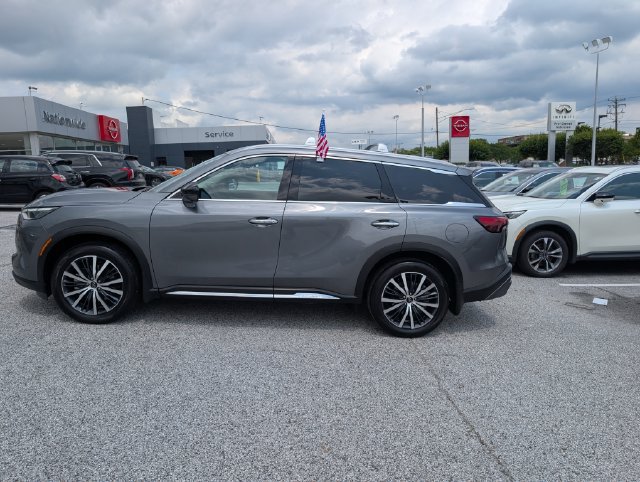 Used 2025 INFINITI QX60 Sensory w/ Vision Package AWD/4WD image 2