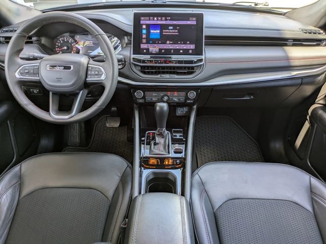 Used 2025 Jeep Compass Trailhawk image 17