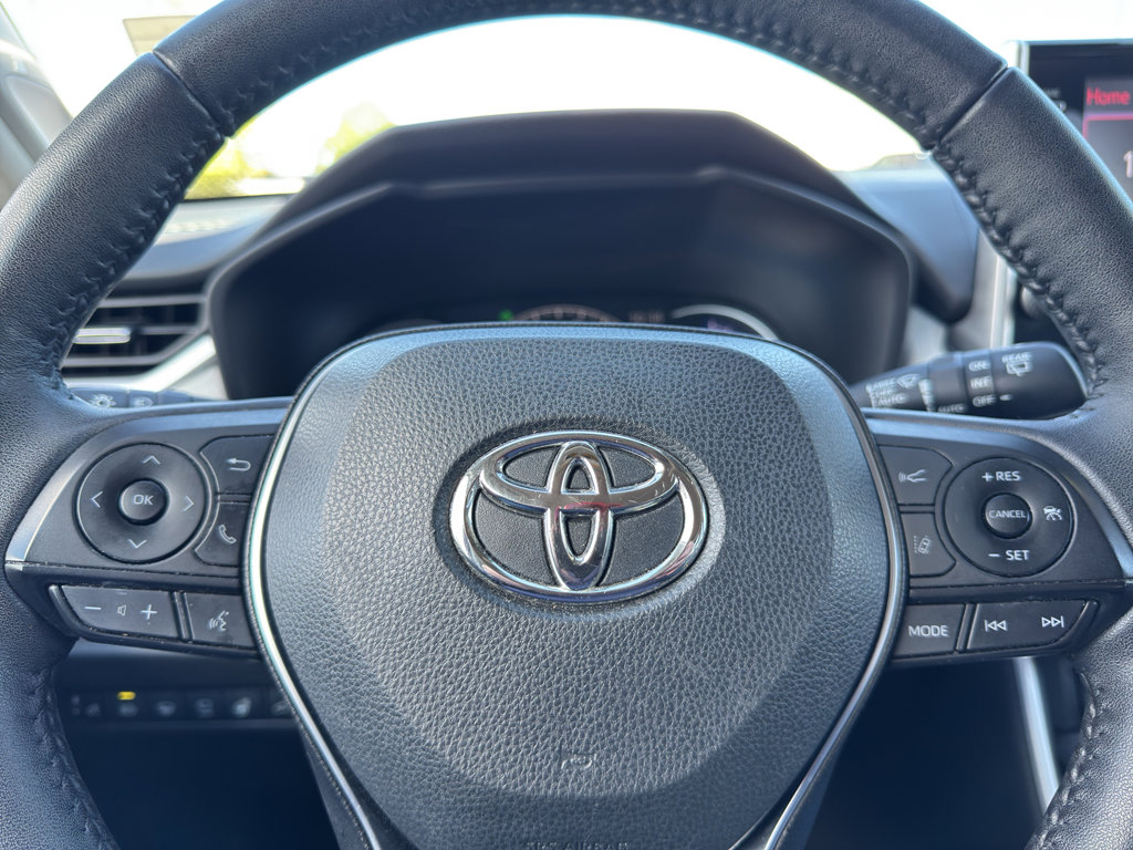 Used 2022 Toyota RAV4 Limited AWD/4WD image 16