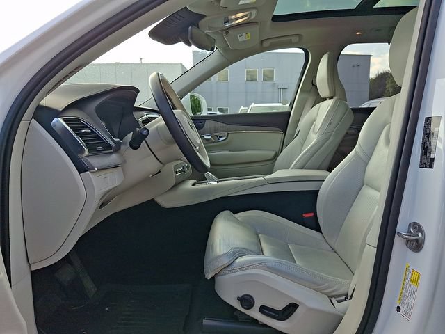 Used 2025 Volvo XC90 B6 Ultra AWD/4WD image 13