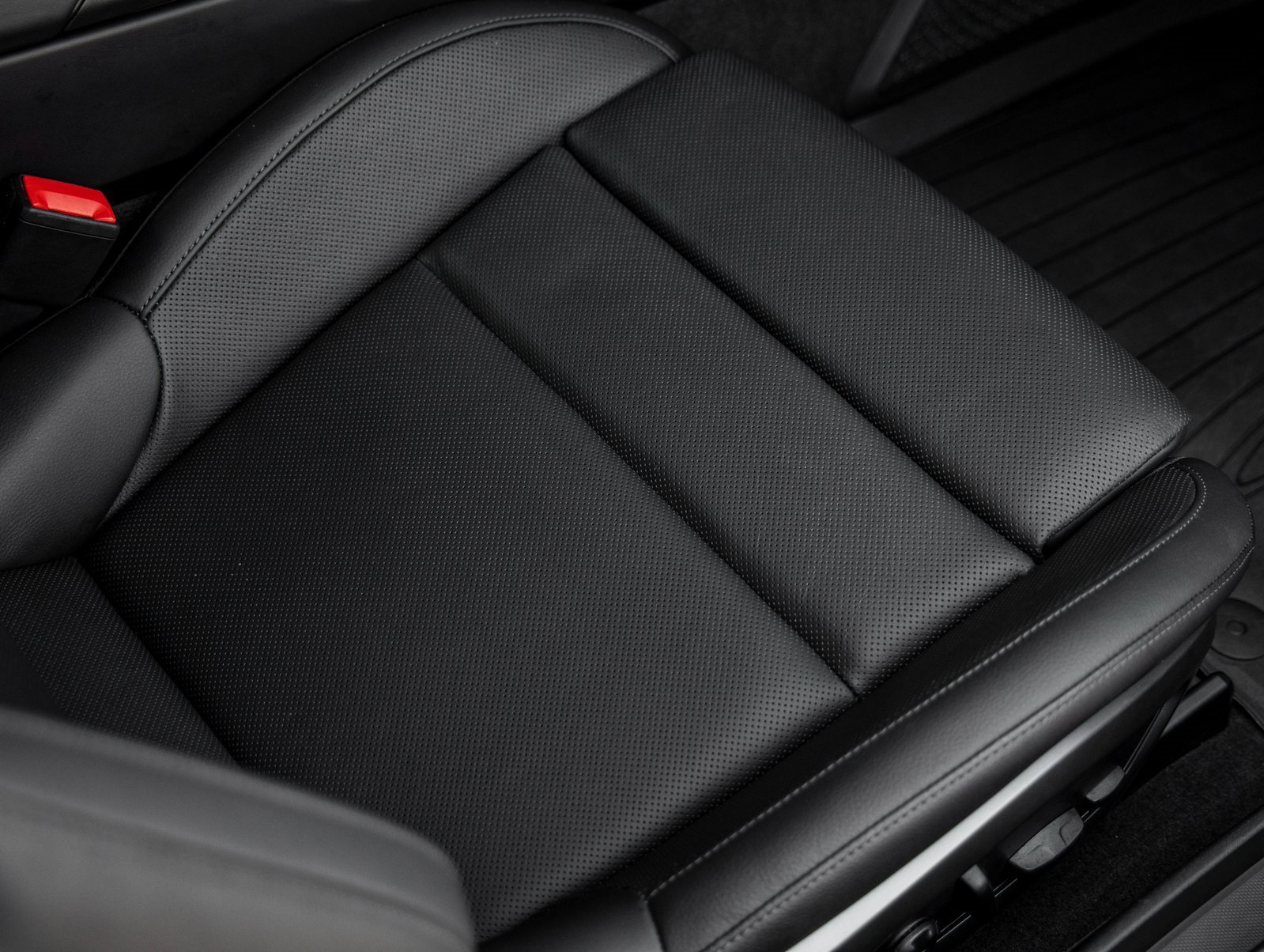 Certified 2024 Porsche 911 Carrera w/ Premium Package image 33