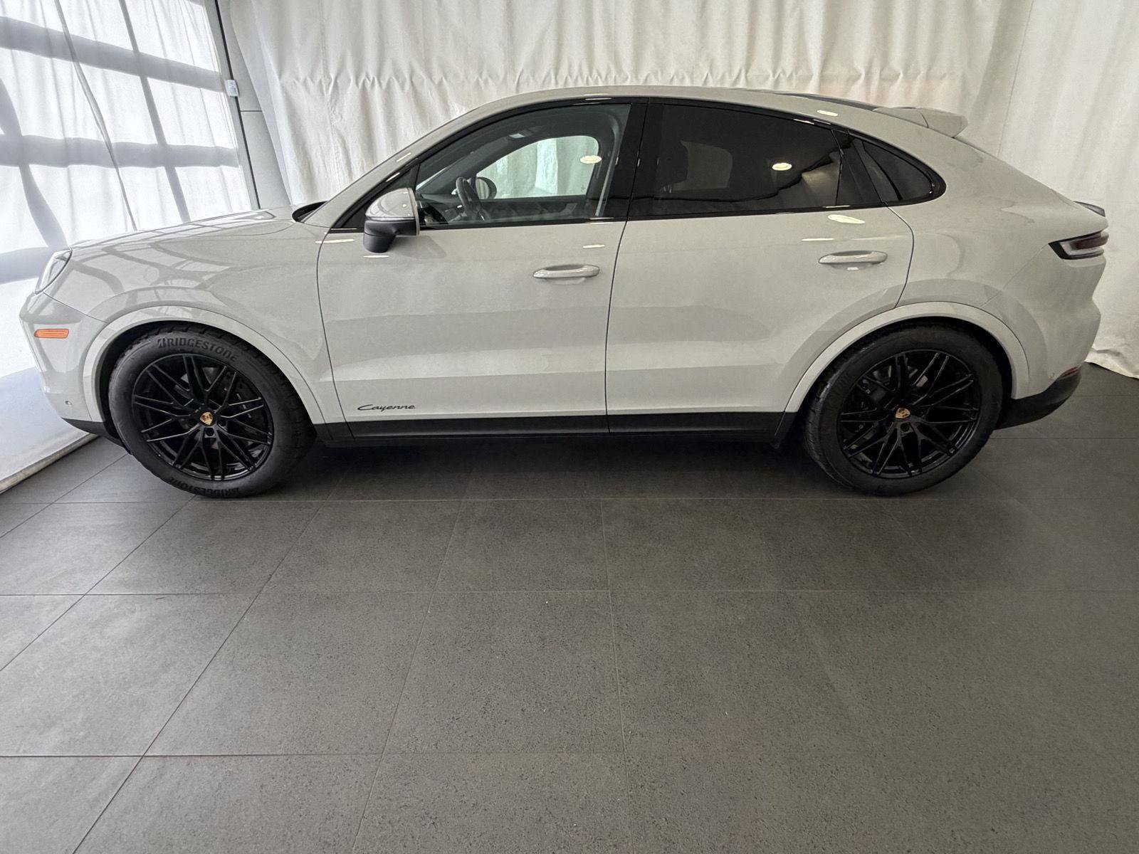 Certified 2025 Porsche Cayenne Coupe image 2