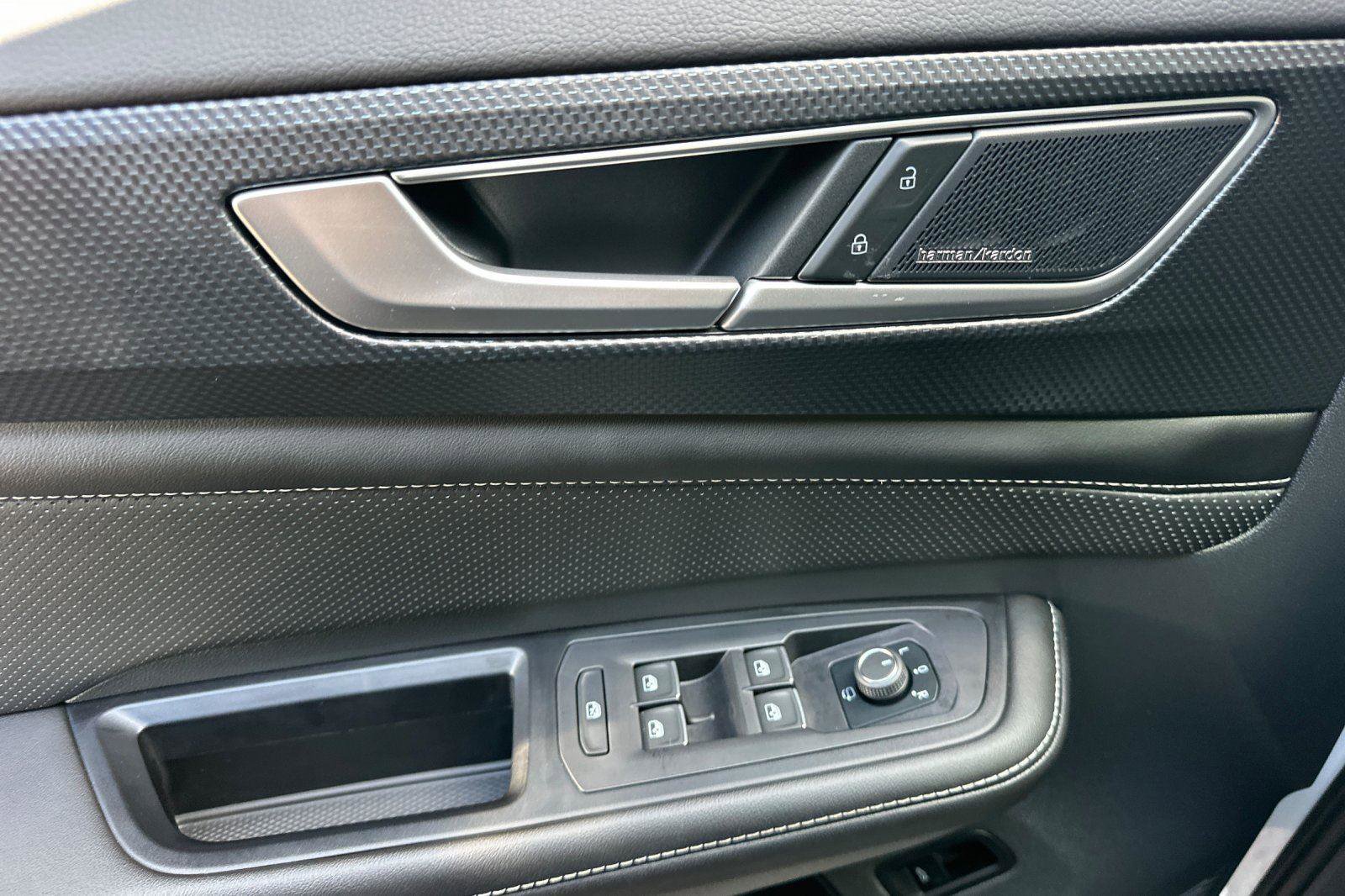 Used 2024 Volkswagen Atlas Cross Sport SEL Premium R-Line image 10