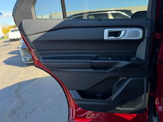 Certified 2020 Ford Explorer Platinum w/ Premium Technology Package image 16