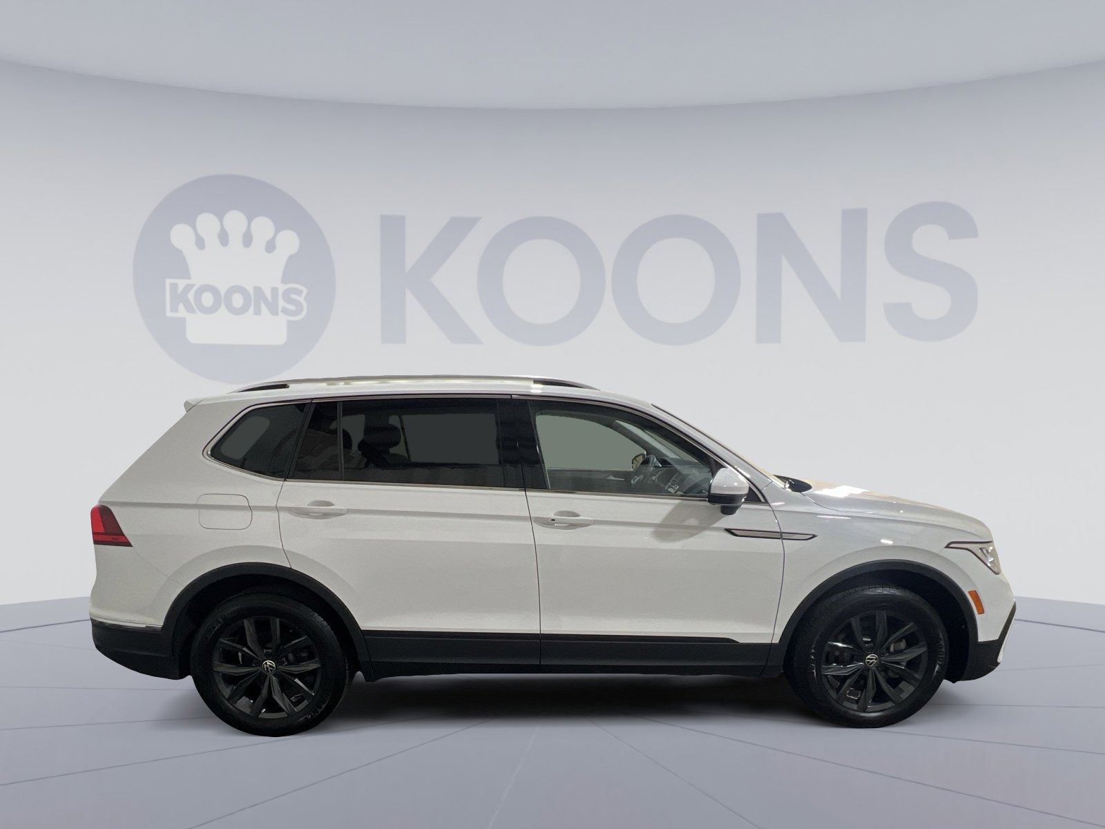 Used 2024 Volkswagen Tiguan SE FWD image 8