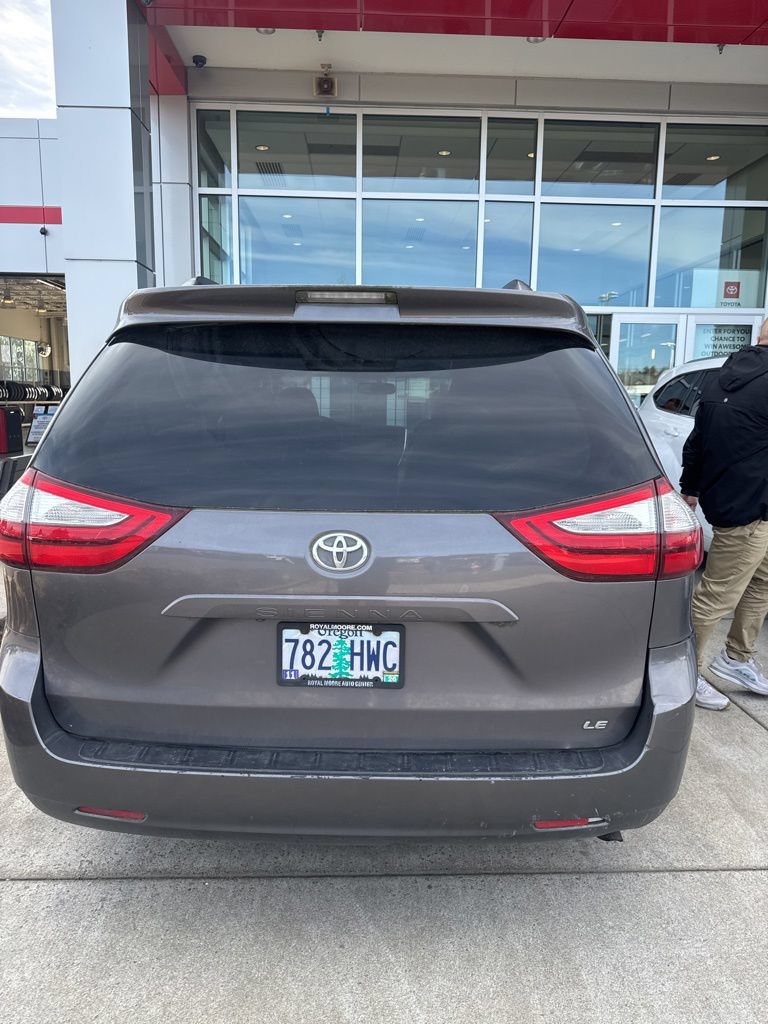 Used 2015 Toyota Sienna LE FWD image 3