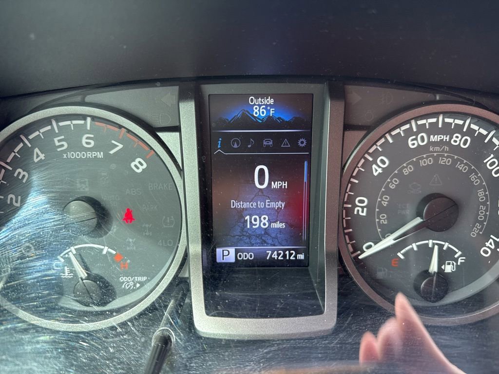 Used 2017 Toyota Tacoma TRD Sport w/ Tow Package (A/T) image 2