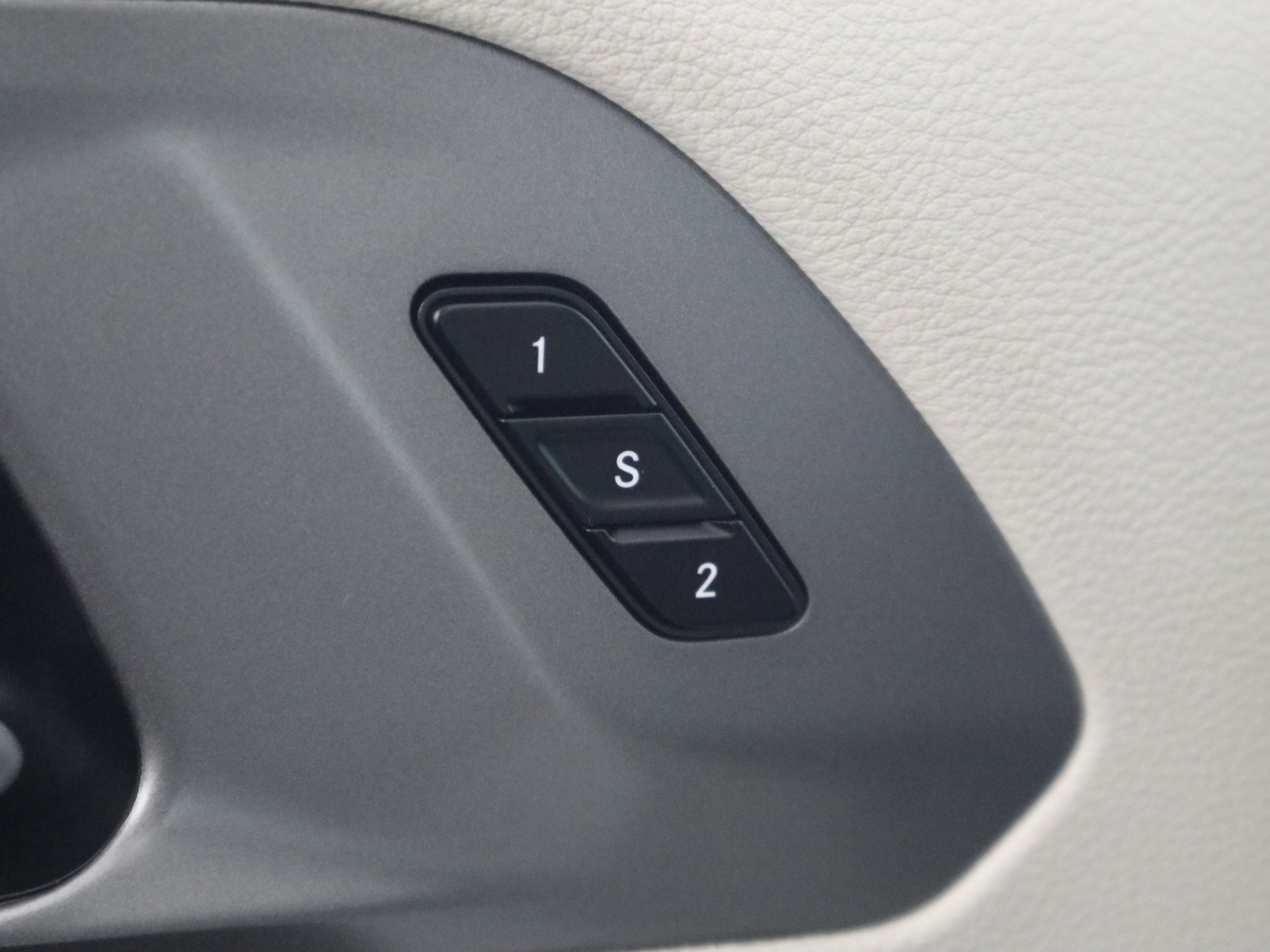 Used 2024 Chrysler Pacifica Touring-L FWD image 35