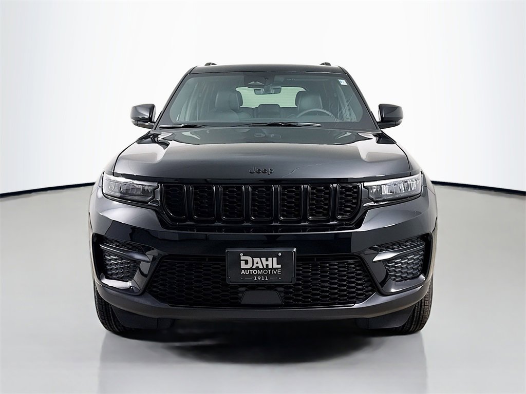 New 2025 Jeep Grand Cherokee Altitude image 2