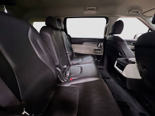Certified 2024 Kia Carnival LX image 28