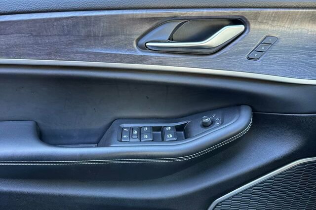 Used 2023 Jeep Grand Cherokee Limited image 8