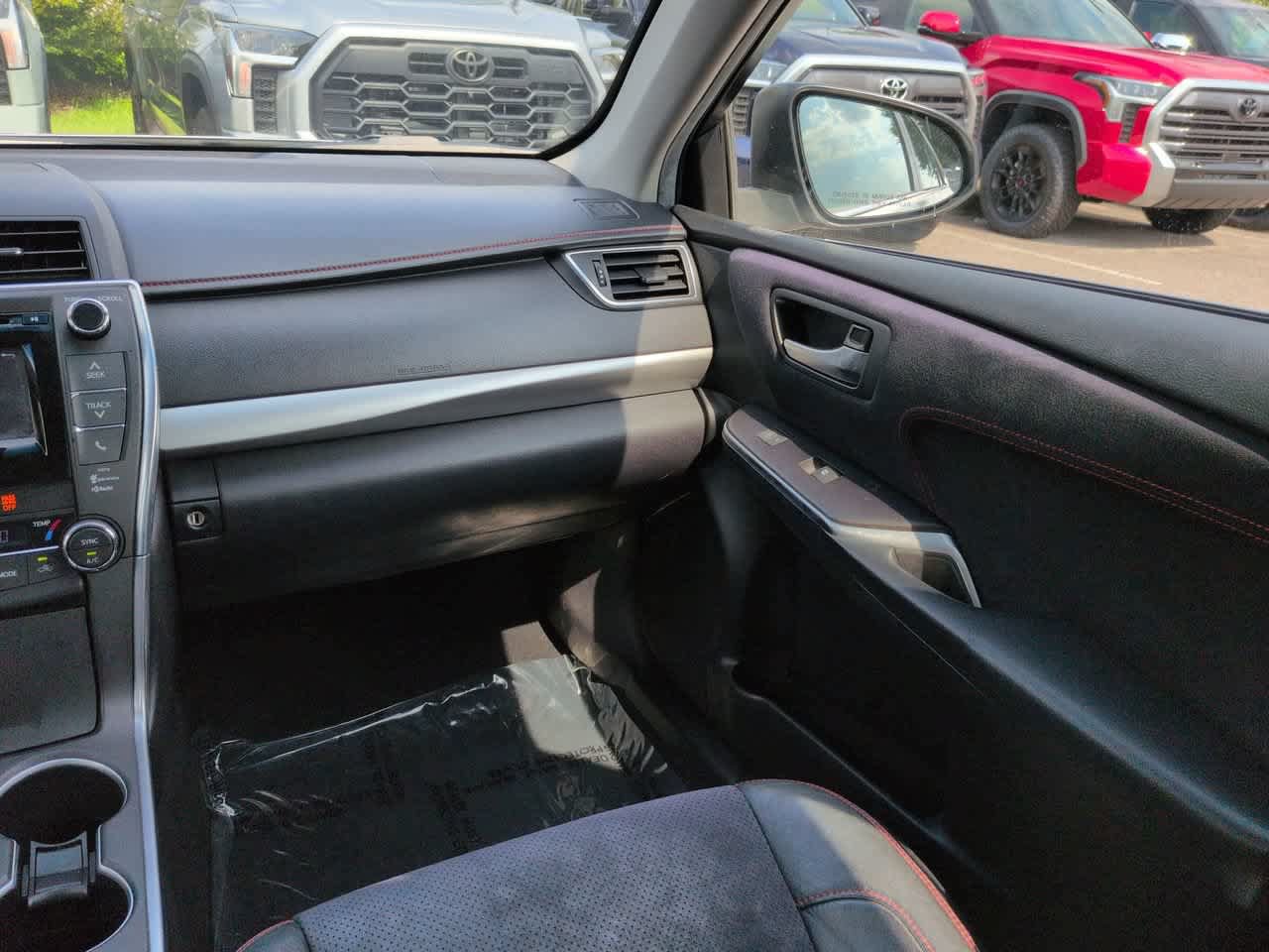 Used 2015 Toyota Camry XSE FWD image 16