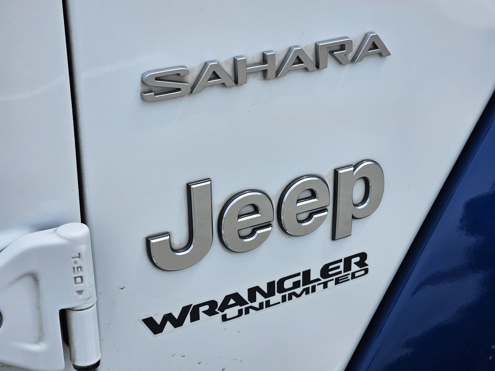 Used 2018 Jeep Wrangler Unlimited Sahara AWD/4WD image 16