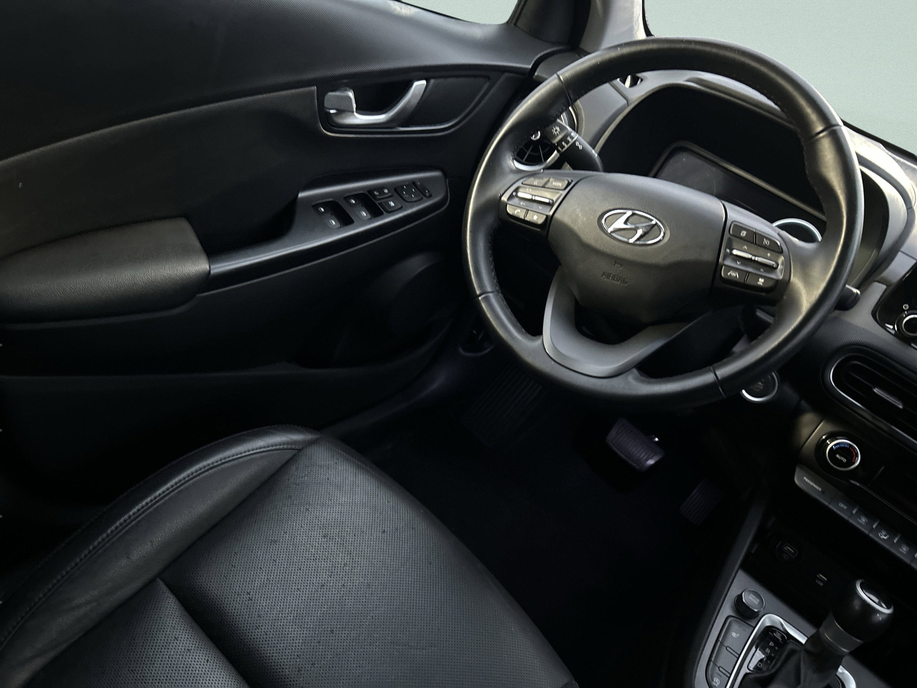 Used 2022 Hyundai Kona Limited image 20