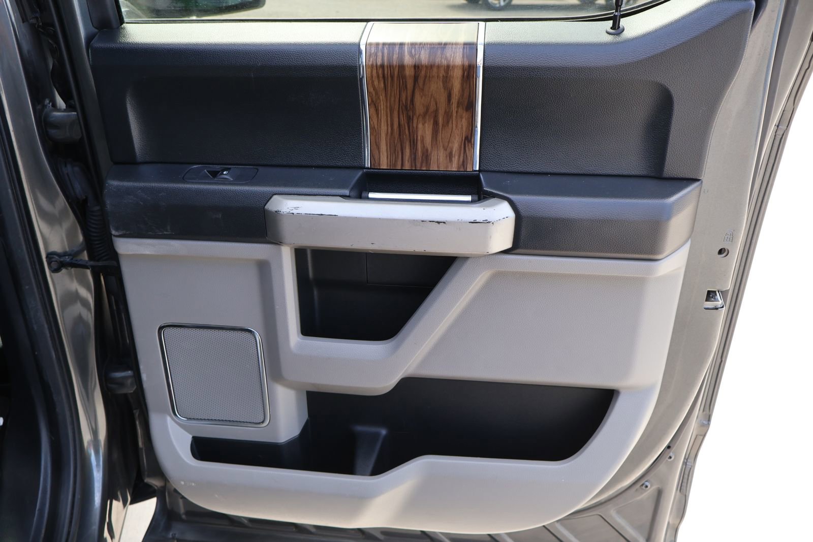 Used 2020 Ford F150 Lariat image 14