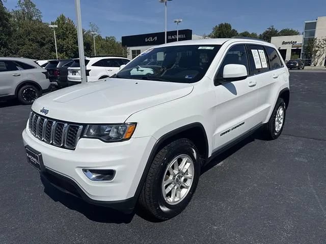 Used 2020 Jeep Grand Cherokee Laredo AWD/4WD image 3