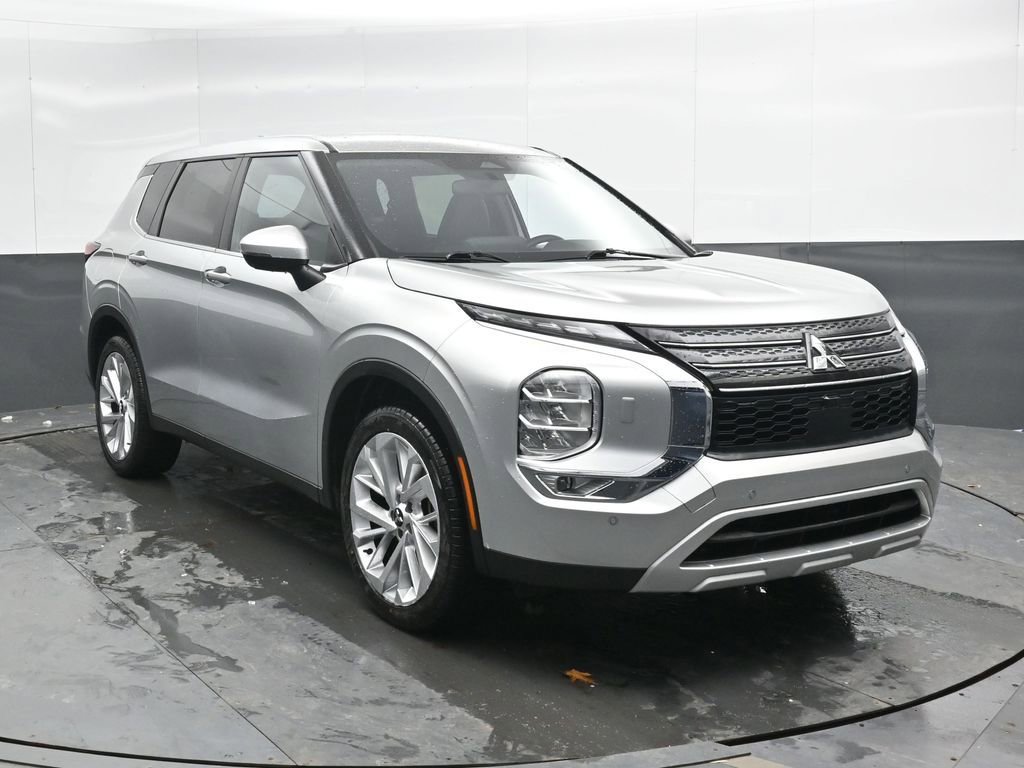 Used 2024 Mitsubishi Outlander SE image 6