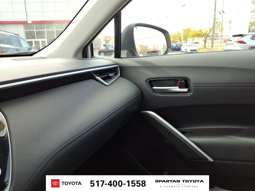 Used 2022 Toyota Corolla Cross XLE w/ Convenience Package AWD/4WD image 24