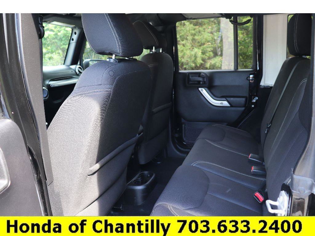 Used 2015 Jeep Wrangler Unlimited Sahara w/ Connectivity Group AWD/4WD image 22