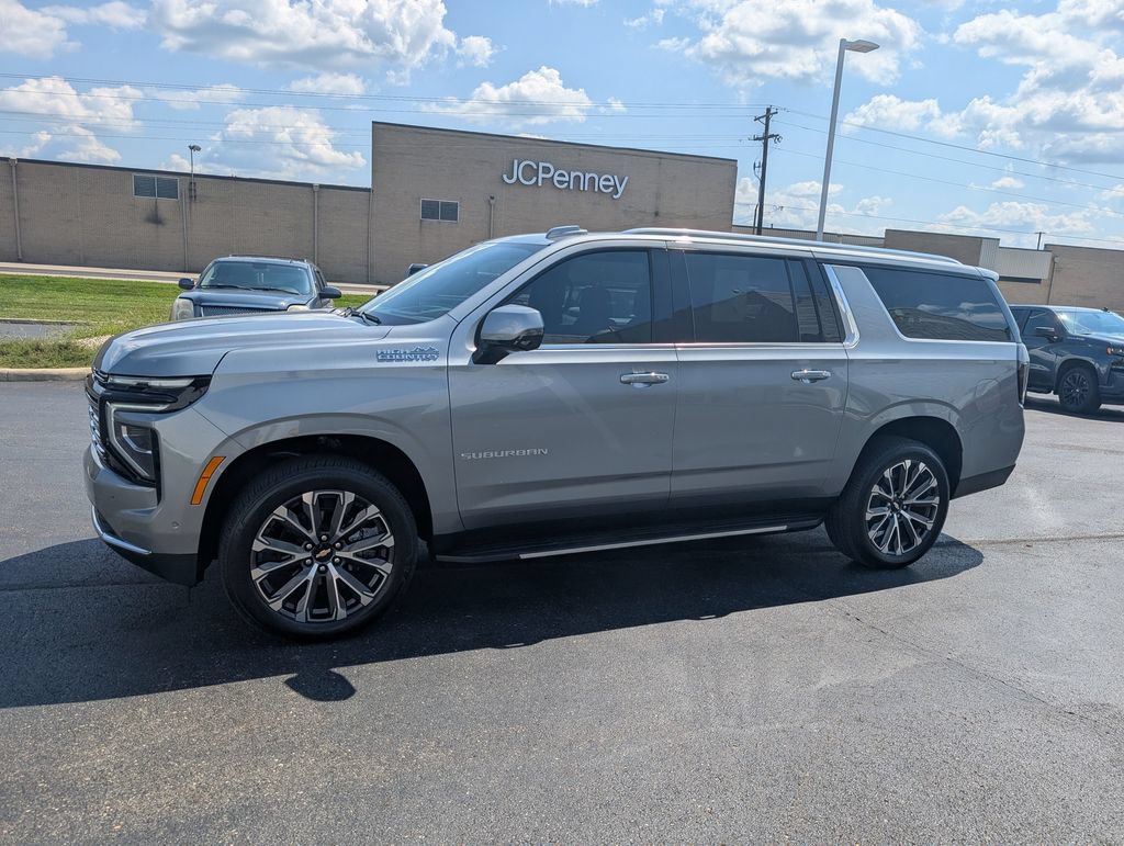 Used 2025 Chevrolet Suburban High Country AWD/4WD image 4
