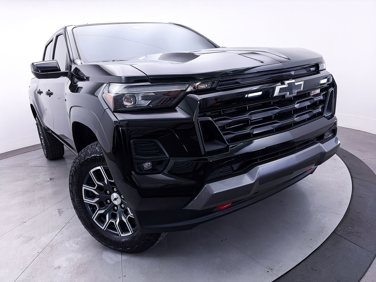 Used 2024 Chevrolet Colorado Z71 w/ Z71 Convenience Package 2 image 7