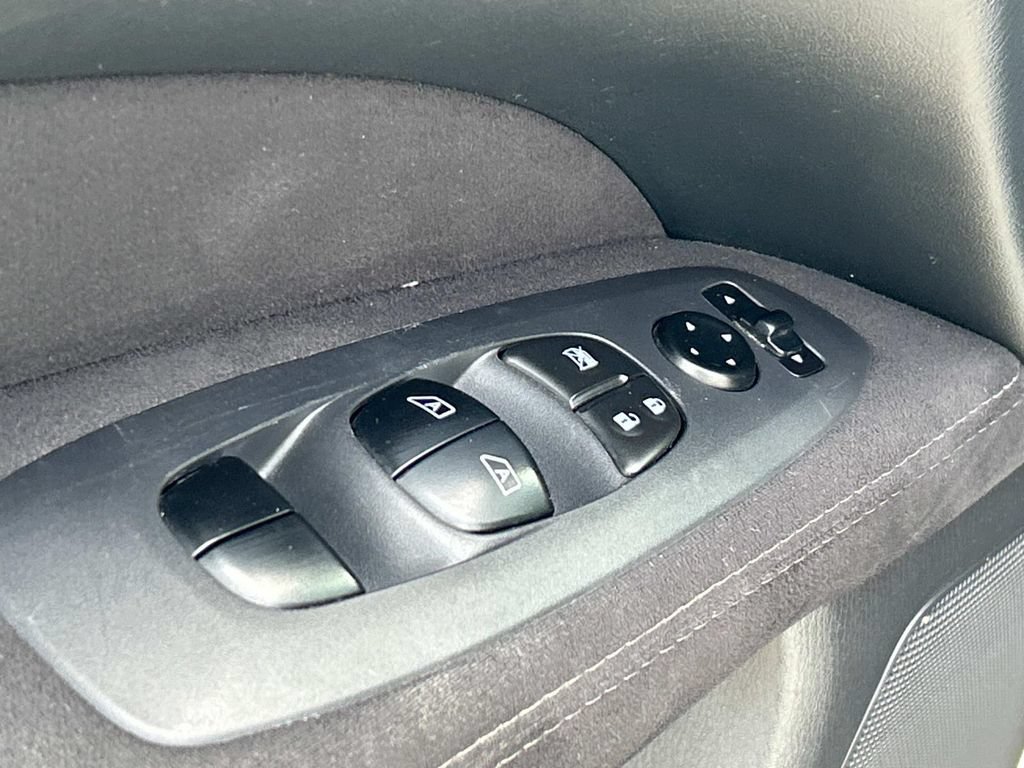 Used 2014 Nissan Pathfinder SV AWD/4WD image 18