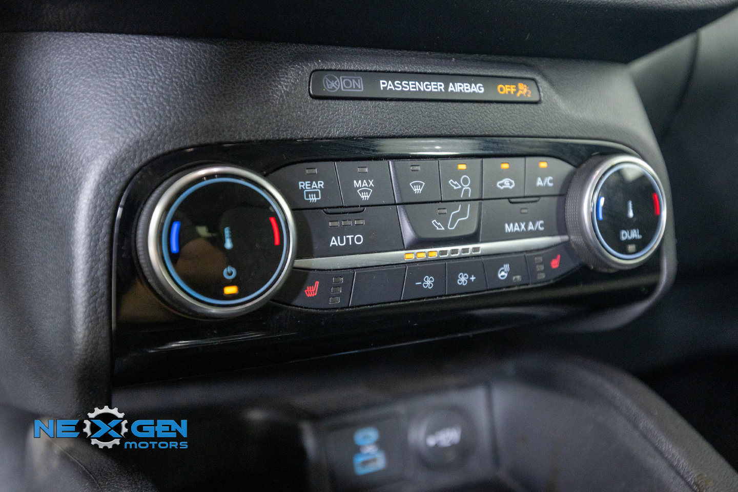 Used 2022 Ford Escape SE w/ SE Sport Appearance Package FWD image 25