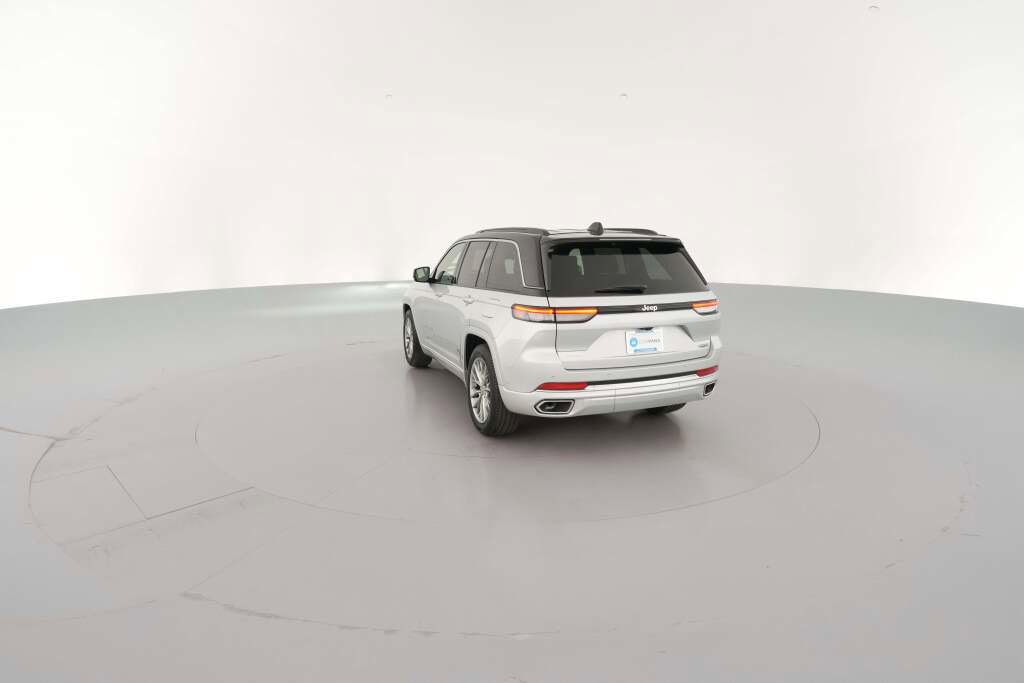 New 2025 Jeep Grand Cherokee Summit w/ Luxury Tech Group V image 9