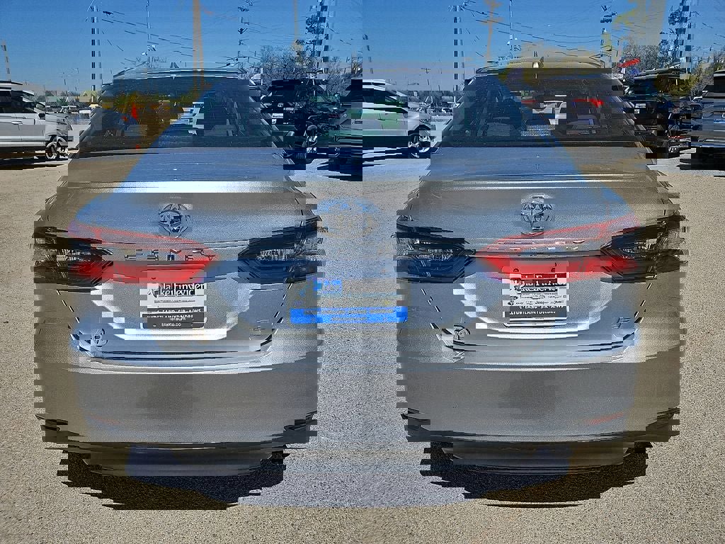 Used 2022 Toyota Camry LE image 6
