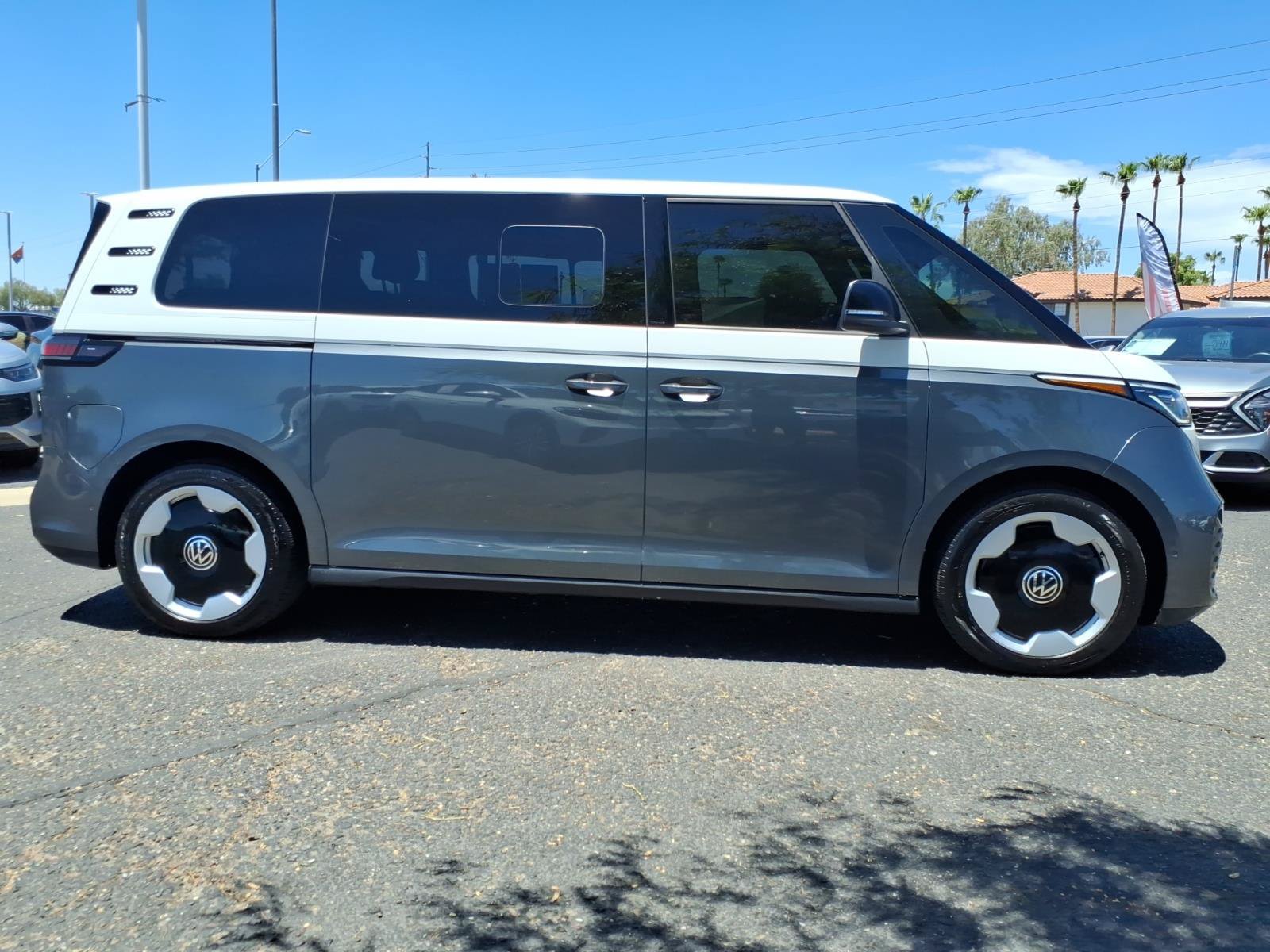 Certified 2025 Volkswagen ID. Buzz Pro S RWD image 8