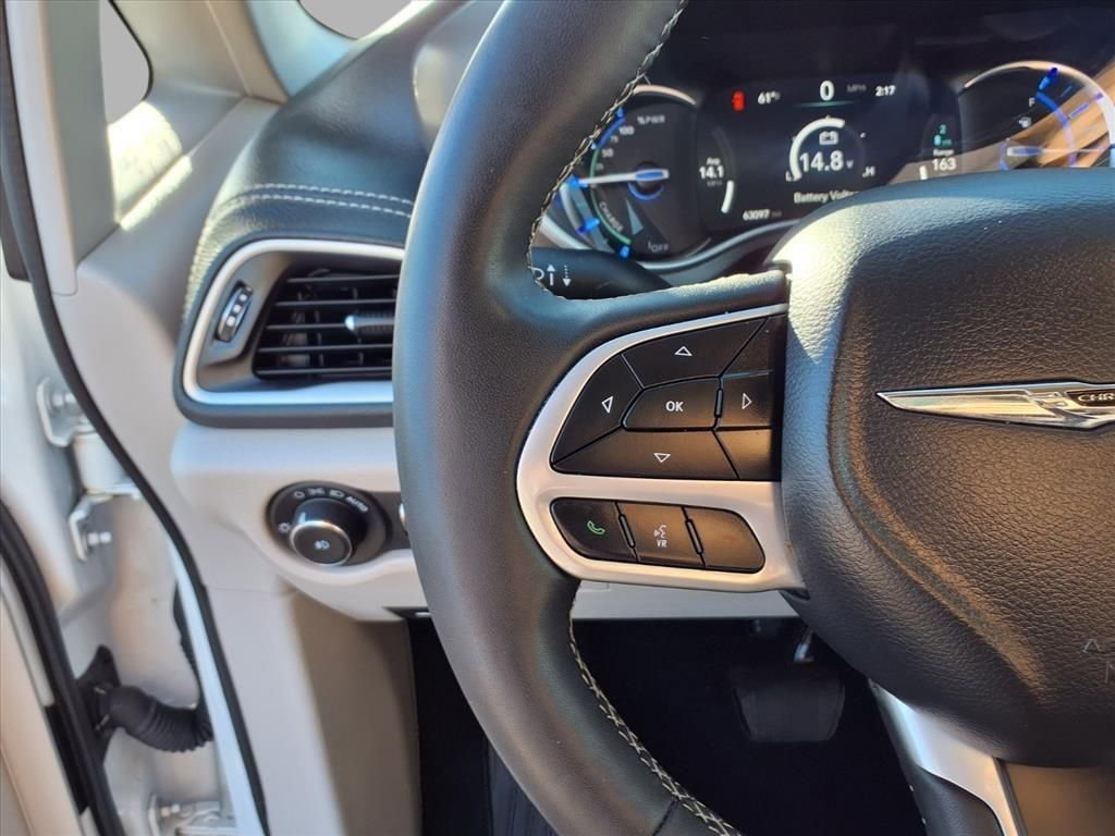 Used 2024 Chrysler Pacifica Select image 11
