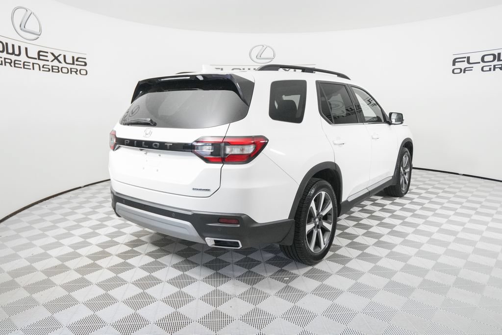 Used 2025 Honda Pilot Touring image 7