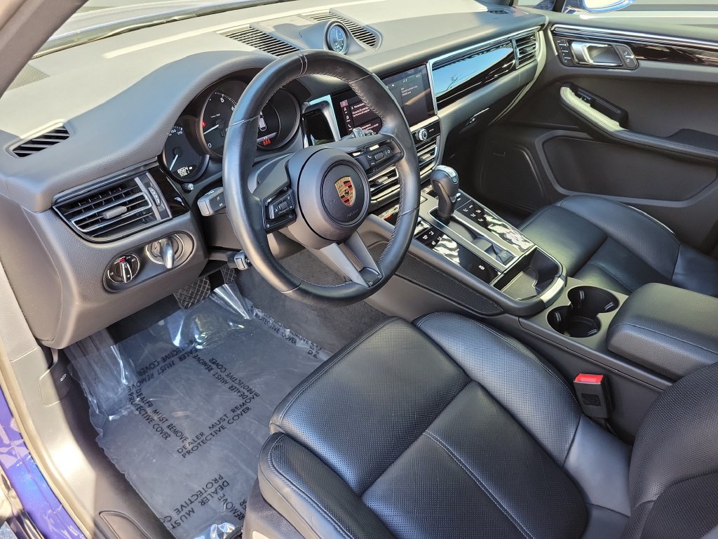 Certified 2024 Porsche Macan AWD/4WD image 4