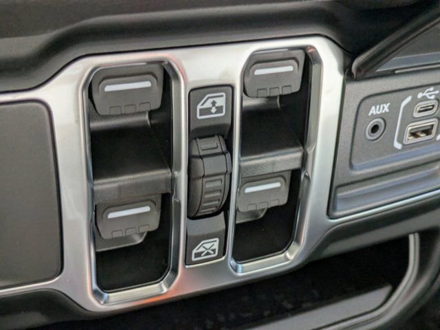 New 2025 Jeep Gladiator Sport image 20