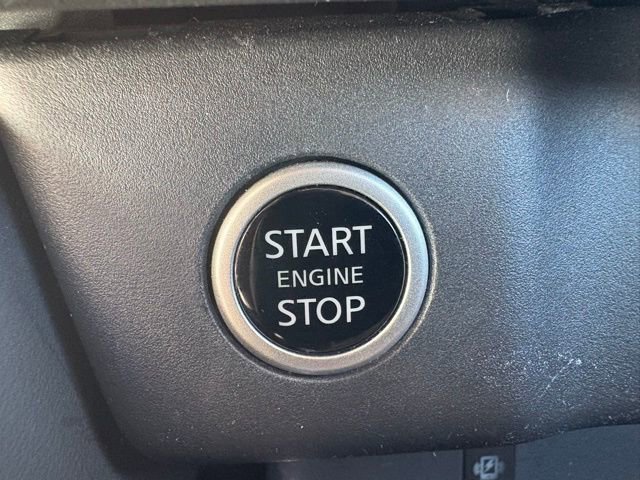 Used 2022 Nissan Rogue Platinum w/ Head-Up Display Package image 19