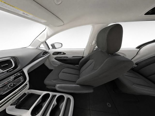 Used 2023 Chrysler Voyager LX FWD image 18