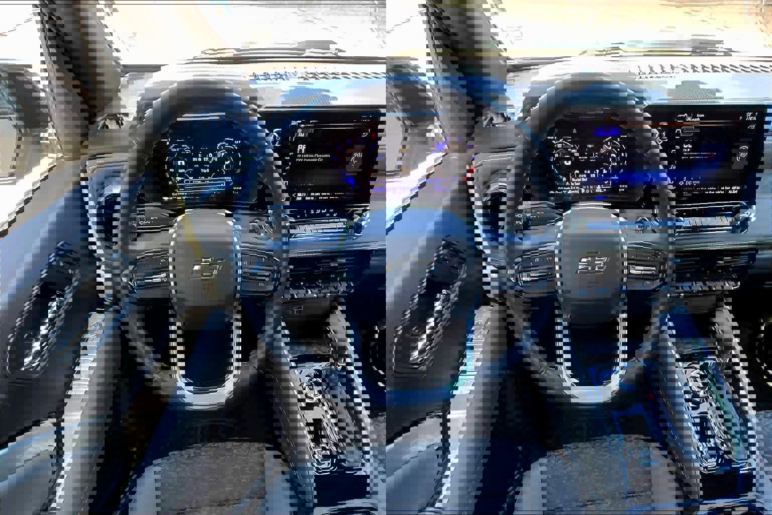 Used 2024 Chevrolet Colorado ZR2 w/ Technology Package AWD/4WD image 6