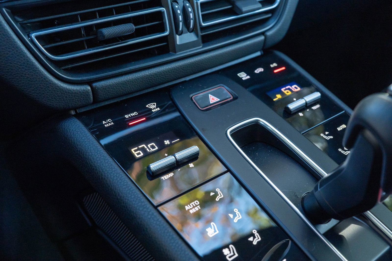 Certified 2025 Porsche Macan Base image 31