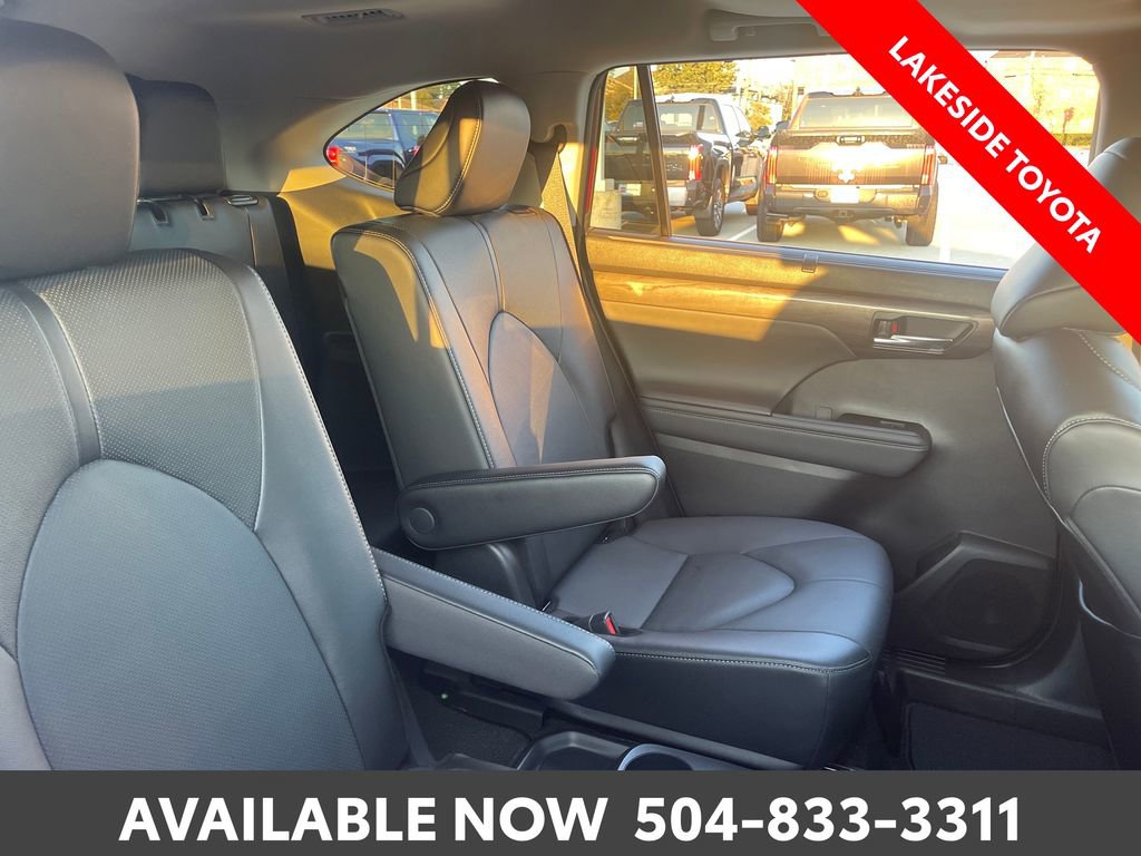 Certified 2025 Toyota Highlander Limited image 18